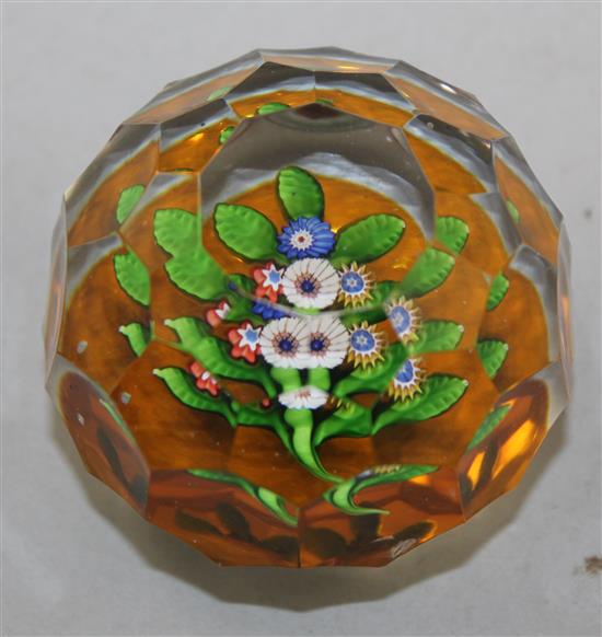 A St Louis honeycomb facetted millefiori nosegay paperweight, late 19th century, diam. 5.5cm